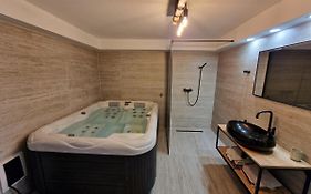 Apartment Stipe